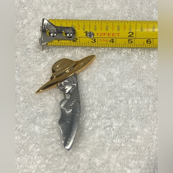 Plumo Canada Lady Pin Brooch Gold And Silver Toned Unisex - Picture 4 of 9